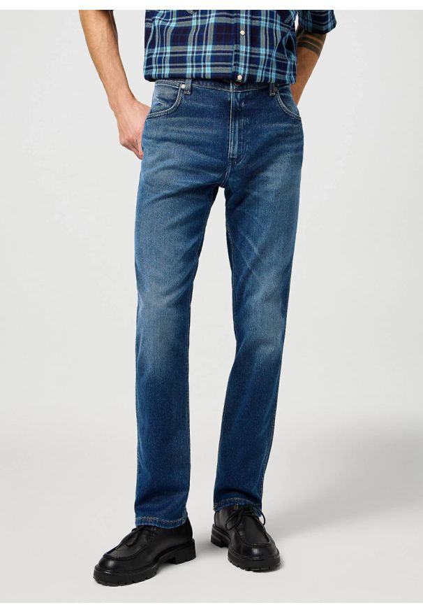 Wrangler - WRANGLER MĘSKIE SPODNIE JEANSOWE WRANGLER GREENSBORO DENIM DUSK 112362444