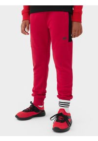 4f - Spodnie dresowe joggery chłopięce - czerwone. Okazja: na co dzień. Kolor: czerwony. Materiał: dresówka. Styl: casual #2
