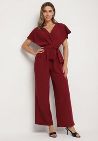 Born2be - Bordowy Elegancki Kombinezon z Marszczeniem i Wcięciem w Talii Melonessa. Okazja: na co dzień. Kolor: czerwony. Sezon: jesień, wiosna. Styl: elegancki