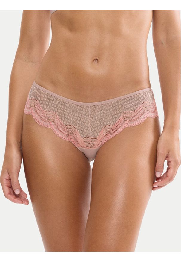 Triumph Figi klasyczne Comfort Glam 10224929 Beżowy. Kolor: beżowy. Materiał: syntetyk