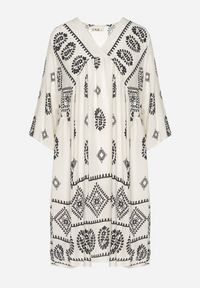 Born2be - Czarno-Biała Wiskozowa Sukienka ze Wzorem Boho Frisana. Okazja: na co dzień. Typ kołnierza: dekolt w kształcie V. Kolor: czarny. Materiał: wiskoza. Styl: boho #3