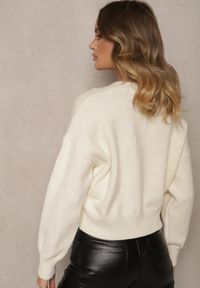 Renee - Jasnobeżowy Wiskozowy Sweter z Ozdobnym Tłoczeniem Harizelle. Okazja: do pracy. Kolor: beżowy. Materiał: wiskoza #5