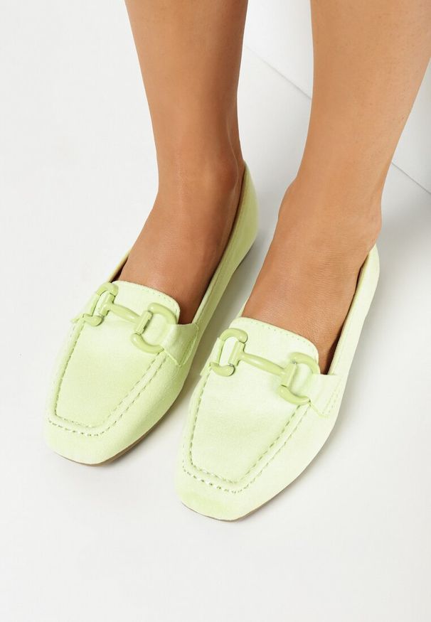 Born2be - Jasnozielone Mokasyny Gelastos. Okazja: do pracy. Kolor: zielony. Wzór: aplikacja. Obcas: na obcasie. Styl: wizytowy. Wysokość obcasa: niski