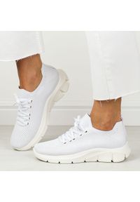 POTOCKI - Białe sportowe buty damskie Potocki 01303. Kolor: biały. Materiał: tkanina. Szerokość cholewki: normalna. Sezon: wiosna, lato. Sport: fitness #1