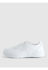 4f - 4F Buty sportowe dziecięce - białe 39. Okazja: na uczelnię, na co dzień. Kolor: biały. Materiał: guma, syntetyk, materiał. Szerokość cholewki: normalna