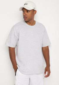 Born2be - Szara Koszulka T-shirt z Bawełny Fodarella. Okazja: na co dzień. Kolor: szary. Materiał: bawełna. Wzór: aplikacja. Styl: klasyczny, casual, elegancki #3