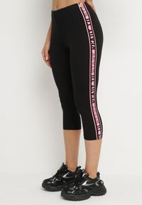 Born2be - Czarno-Fuksjowe Bawełniane Legginsy o Długości 3/4 z Niskim Stanem i Lampasami Paswenna. Okazja: na co dzień. Stan: obniżony. Kolor: czarny. Materiał: bawełna. Styl: sportowy, elegancki, casual