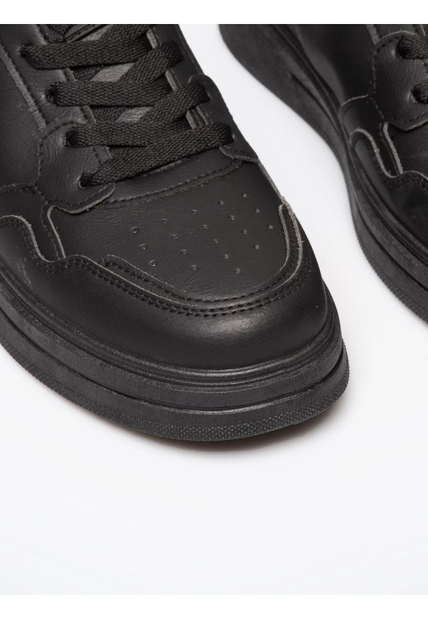 Big-Star - Sneakersy męskie ze skóry ekologicznej czarne RR174572 906. Okazja: na co dzień. Zapięcie: sznurówki. Kolor: czarny. Materiał: skóra ekologiczna. Szerokość cholewki: normalna. Wzór: gładki