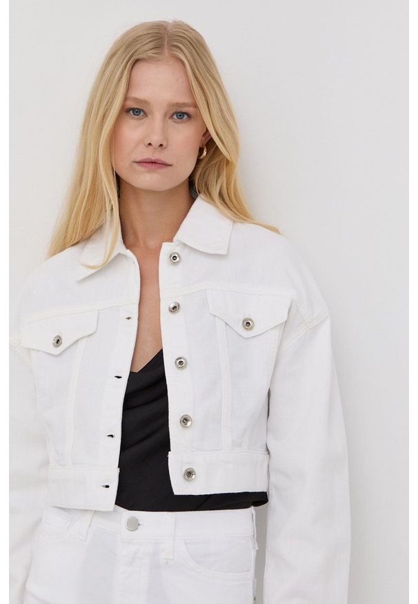 Patrizia Pepe kurtka jeansowa damska kolor biały przejściowa. Okazja: na co dzień. Kolor: biały. Materiał: jeans. Wzór: gładki. Styl: casual