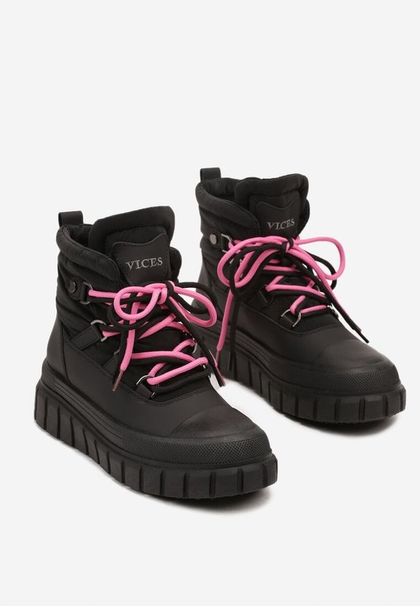 Born2be - Czarne Śniegowce Vices na Grubej Tłoczonej Podeszwie Anirrise. Kolor: czarny. Materiał: skóra, jeans