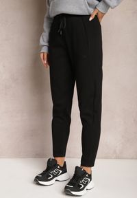 Renee - Czarne Spodnie Dresowe z Bawełny z Gumką w Talii i Troczkiem Panara. Okazja: na co dzień. Kolor: czarny. Materiał: dresówka, bawełna. Styl: casual