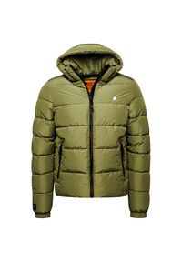 Kurtka z kapturem Superdry Sports. Typ kołnierza: kaptur. Kolor: zielony. Materiał: puch. Długość rękawa: długi rękaw. Styl: klasyczny #1
