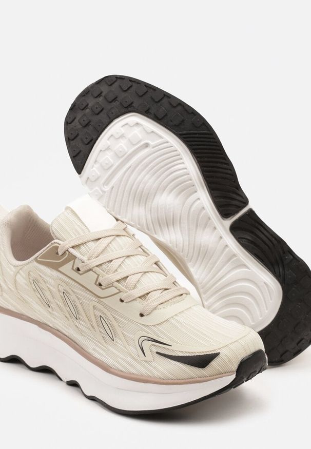 Renee - Beżowe Sneakersy na Podeszwie z Pianki Zdobione Geometrycznymi Detalami Ulianavia. Okazja: na co dzień. Kolor: beżowy. Materiał: jeans. Wzór: aplikacja, geometria