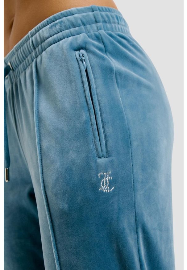 Juicy Couture - JUICY COUTURE Niebieskie damskie spodnie dresowe Tina Trackpants. Kolor: niebieski. Materiał: dresówka