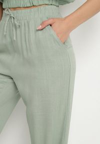 Born2be - Zielone Szerokie Spodnie z Lnem z Gumką w Talii i Kieszeniami Filisela. Okazja: do pracy, na co dzień. Kolor: zielony. Materiał: len. Styl: elegancki, casual #5