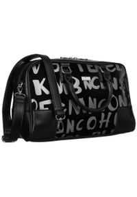 Duża listonoszka czarna Peterson [DH] Torba PU PTN CP204450 Black. Kolor: czarny. Wzór: aplikacja, napisy. Materiał: skórzane. Styl: elegancki