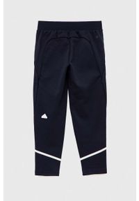 Adidas - adidas spodnie dresowe dziecięce B D4GMDY kolor granatowy z nadrukiem. Kolor: niebieski. Materiał: dresówka. Wzór: nadruk #2