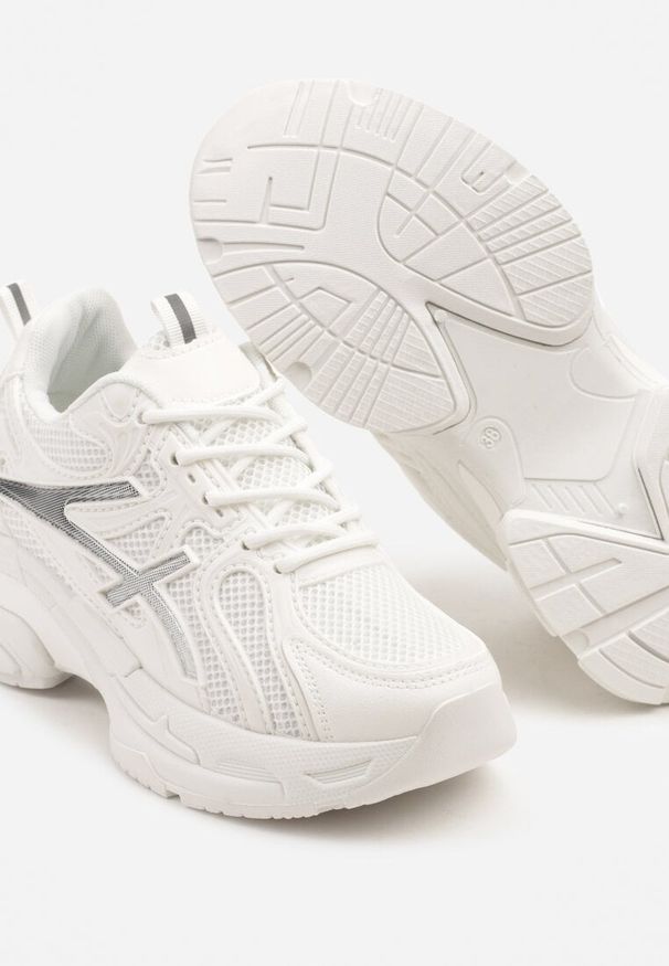 Renee - Białe Sneakersy z Ozdobnymi Paskami Xerraza. Okazja: na co dzień. Zapięcie: pasek. Kolor: biały. Materiał: jeans. Wzór: aplikacja