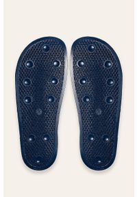 adidas Originals - Klapki 288022 288022-adiblue. Kolor: niebieski. Materiał: guma. Obcas: na obcasie. Wysokość obcasa: niski #5