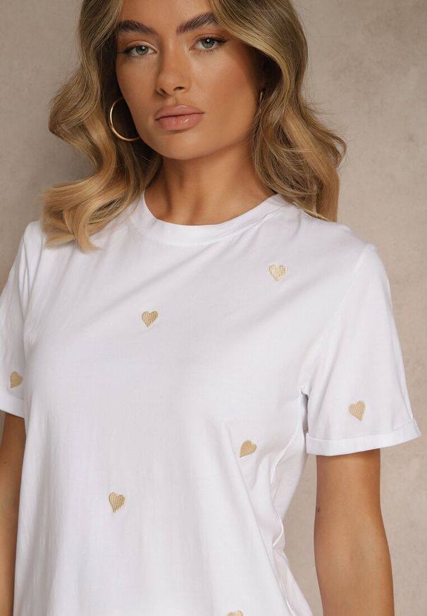 Renee - Biało-Beżowy Bawełniany T-shirt z Motywem Serc Aramiraa. Okazja: na co dzień. Kolor: biały. Materiał: bawełna. Styl: casual