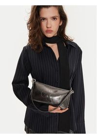 Calvin Klein Jeans Torebka Sculpted Shoulder K60K612732 Srebrny. Kolor: srebrny. Materiał: skórzane