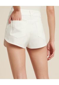 Luisa Spagnoli - LUISA SPAGNOLI - Białe jeansowe spodenki Assi. Kolor: biały. Materiał: jeans