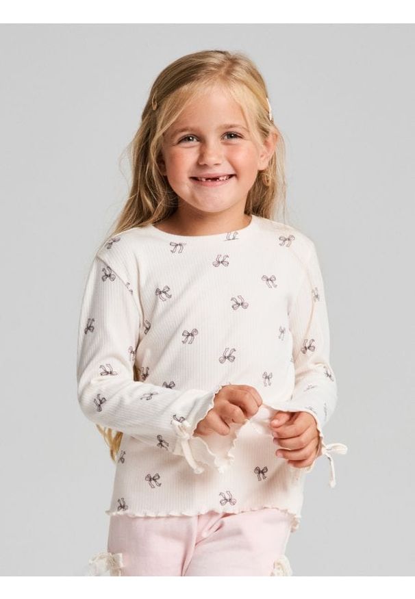 Sinsay - Prążkowana bluzka ze wzorkiem - wielobarwny. Materiał: prążkowany