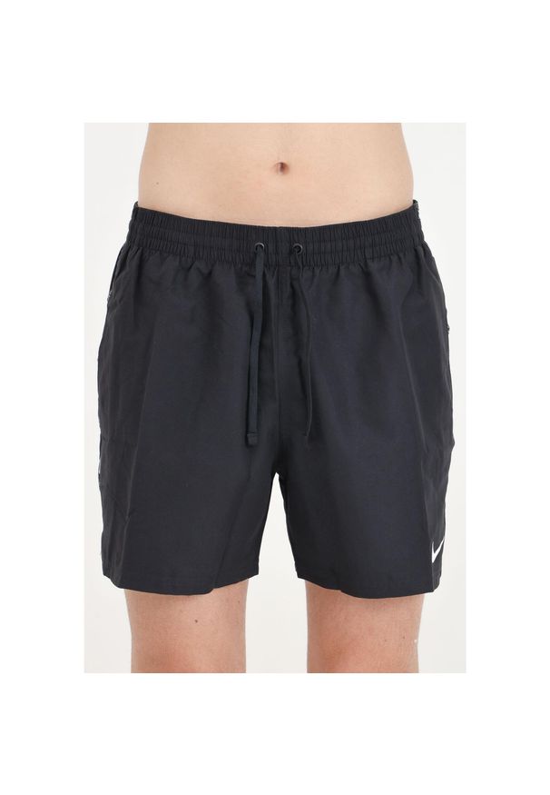 Kostium Nike Logo Taśma Lap 5" Volley czarny. Kolor: czarny. Styl: sportowy