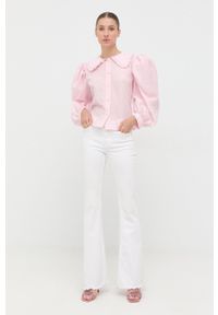 Custommade koszula damska kolor różowy regular z kołnierzykiem klasycznym. Typ kołnierza: kołnierzyk klasyczny. Kolor: różowy. Materiał: tkanina, materiał. Styl: klasyczny #4