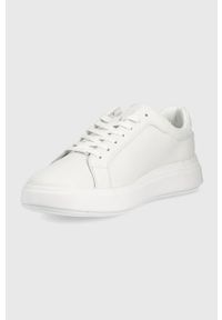 Calvin Klein sneakersy skórzane kolor biały. Nosek buta: okrągły. Zapięcie: sznurówki. Kolor: biały. Materiał: skóra #4