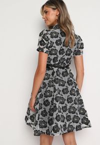 Born2be - Czarno-Szara Sukienka Koktajlowa o Koszulowym Kroju na Guziki z Paskiem z Perełką Vimari. Okazja: na randkę, na ślub cywilny, na wesele. Kolor: czarny. Długość rękawa: krótki rękaw. Typ sukienki: koszulowe. Styl: wizytowy #7