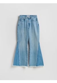 Reserved - Jeansy flare z łączonych materiałów - niebieski. Kolor: niebieski #1