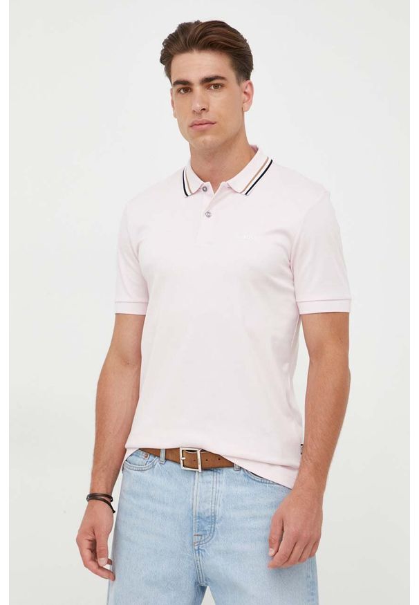BOSS polo bawełniane kolor różowy gładki. Typ kołnierza: polo. Kolor: różowy. Materiał: bawełna. Długość: krótkie. Wzór: gładki