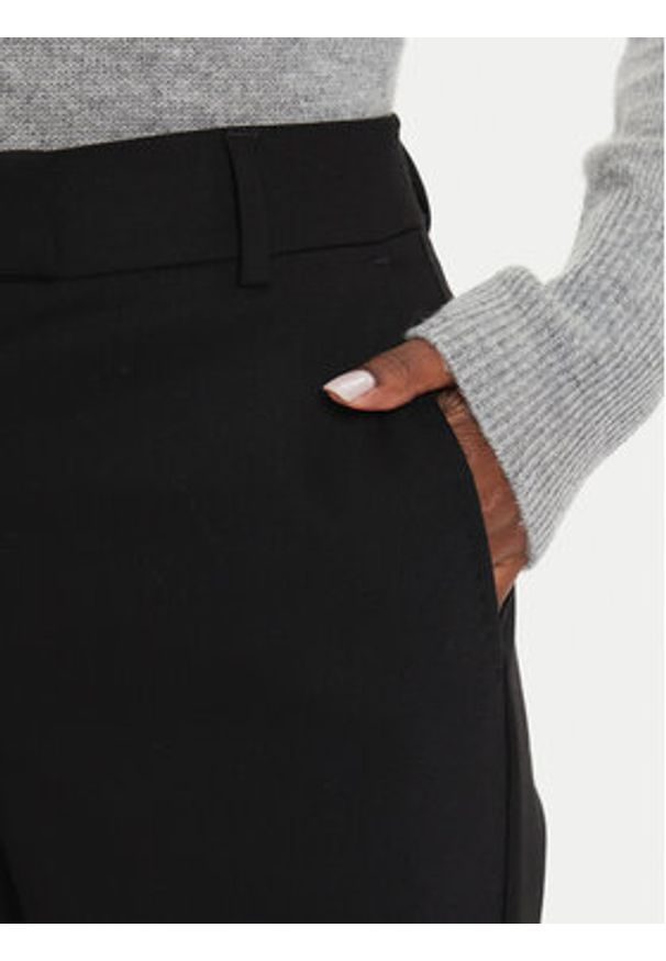 Marella Chinosy Incom 2423136041 Czarny Regular Fit. Kolor: czarny. Materiał: bawełna, syntetyk