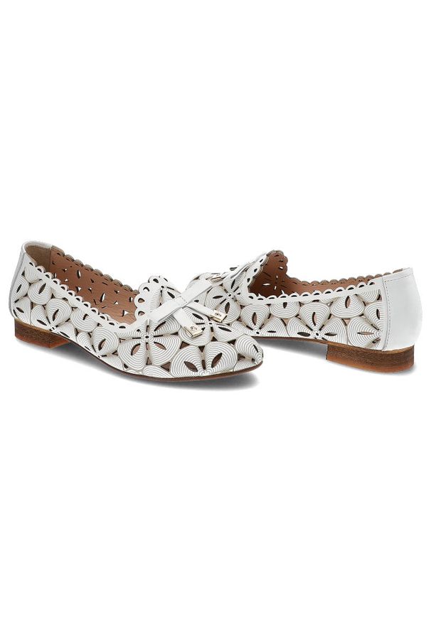 Białe Baleriny Ravini Eleganckie Buty Damskie. Zapięcie: bez zapięcia. Kolor: biały. Materiał: skóra. Szerokość cholewki: normalna. Wzór: ażurowy. Obcas: na obcasie. Styl: elegancki. Wysokość obcasa: niski