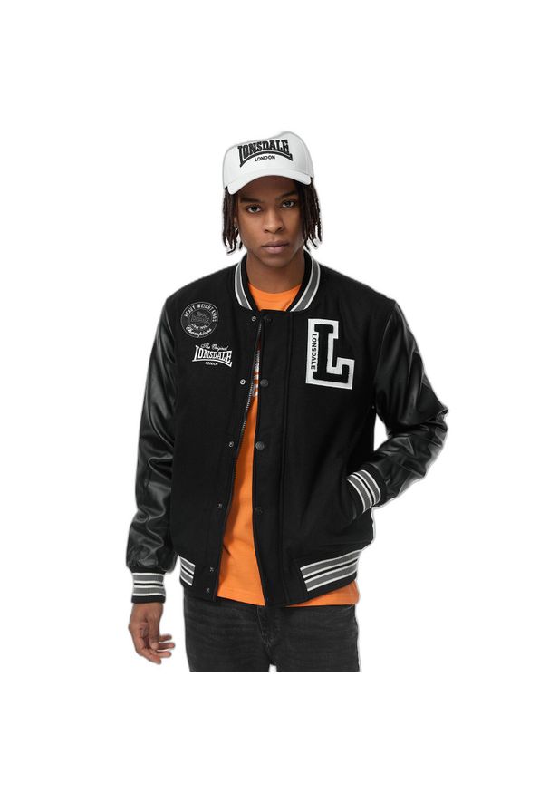 Kurtka puchowa przez cały sezon Lonsdale Oxford. Kolor: czarny. Materiał: puch. Sport: turystyka piesza