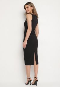 Born2be - Czarna Sukienka z Wiskozą o Dopasowanym Kroju z Rozcięciem z Tyłu Denama. Okazja: na co dzień. Kolor: czarny. Materiał: wiskoza. Styl: klasyczny, elegancki, casual #6