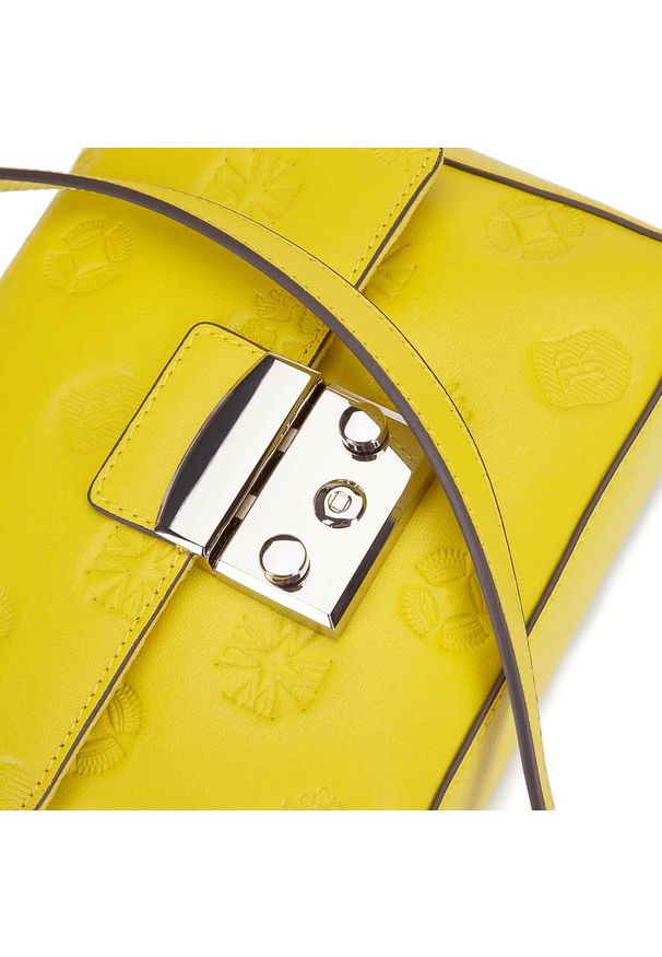 Wittchen - Damska listonoszka skórzana z monogramem mała. Kolor: żółty. Wzór: haft, aplikacja. Sezon: lato. Dodatki: z haftem. Materiał: skórzane. Styl: elegancki, casual. Rodzaj torebki: na ramię