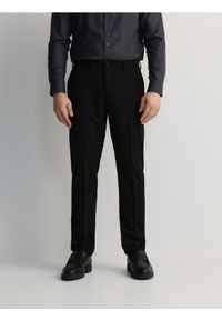Reserved - Garniturowe spodnie slim fit - czarny. Kolor: czarny. Materiał: wiskoza, tkanina #1