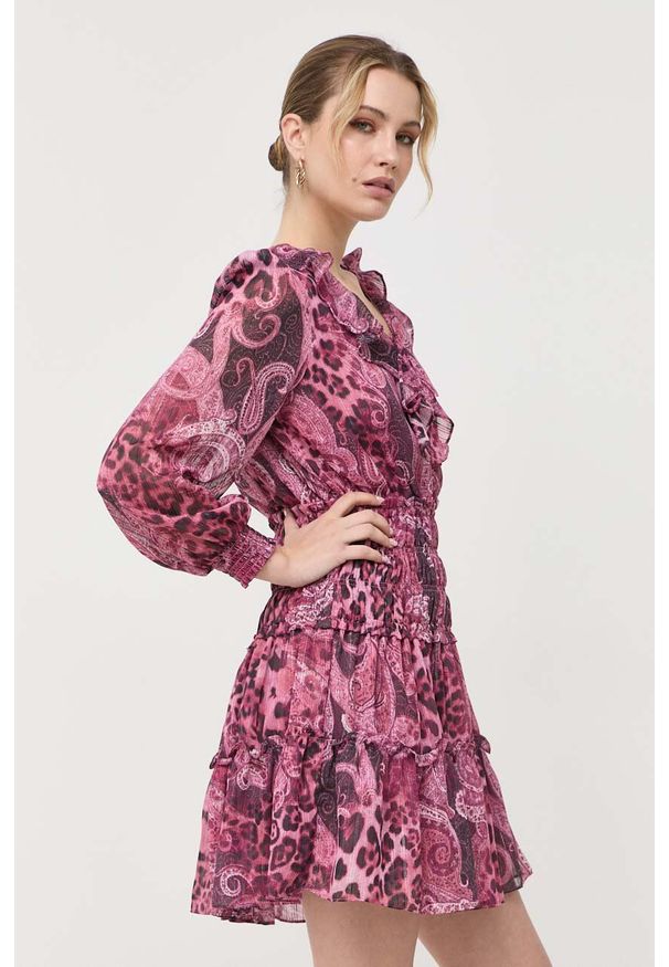 Guess sukienka kolor różowy mini rozkloszowana. Kolor: różowy. Typ sukienki: rozkloszowane. Długość: mini