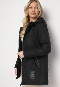 Born2be - Czarna Kurtka Parka z Kapturem i Kieszeniami Ściągana w Pasie Omeina. Okazja: na co dzień. Typ kołnierza: kaptur. Kolor: czarny. Materiał: jeans. Styl: casual, elegancki #7