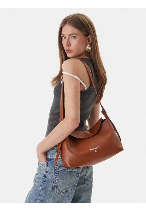 Patrizia Pepe Torebka 8B0256/L148-B111 Brązowy. Kolor: brązowy. Materiał: skórzane