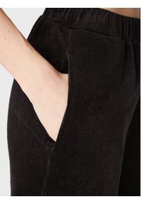 outhorn - Outhorn Spodnie materiałowe TTROF051 Czarny Relaxed Fit. Kolor: czarny. Materiał: materiał, bawełna #4