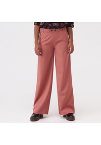 Sinsay - Luźne spodnie z paskiem - Różowy. Kolor: różowy #1