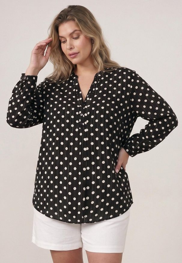 Born2be - Czarna Koszula z Wiskozy w Kropki z Metaliczną Nitką Ereis. Okazja: na co dzień. Kolekcja: plus size. Kolor: czarny. Materiał: wiskoza. Długość: długie. Wzór: kropki. Styl: elegancki, casual