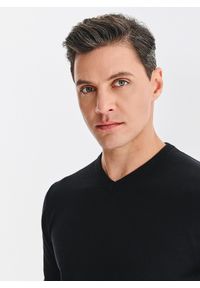 Pako Lorente - PAKO LORENTE - Czarny bawełniany sweter v-neck. Okazja: na co dzień. Kolor: fioletowy, niebieski, czarny. Materiał: bawełna. Sezon: jesień. Styl: casual #7