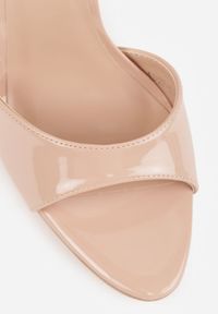 Renee - Beżowe Sandały na Szpilce Ozdobione Metaliczną Aplikacją na Pasku Lillisa. Nosek buta: otwarty. Zapięcie: pasek. Kolor: beżowy. Materiał: szyfon. Wzór: aplikacja. Obcas: na szpilce #9