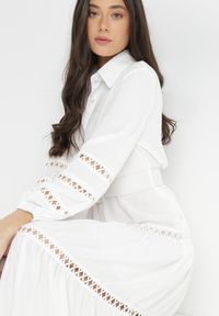 Born2be - Biała Sukienka z Paskiem Dorica. Kolor: biały. Długość rękawa: długi rękaw. Wzór: aplikacja, ażurowy. Sezon: lato. Typ sukienki: koszulowe. Styl: boho. Długość: maxi #4