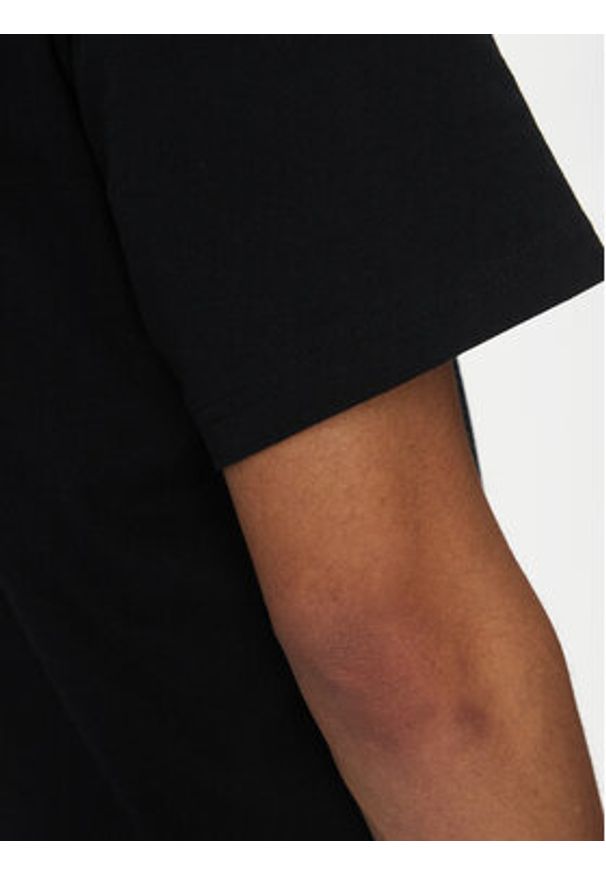 Nike T-Shirt FQ3762 Czarny Loose Fit. Kolor: czarny. Materiał: bawełna