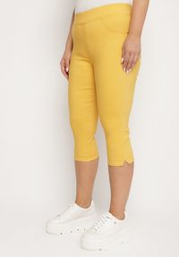 Born2be - Żółte Spodnie z Bawełny o Kroju Capri Dolonisa. Okazja: na co dzień. Kolor: żółty. Materiał: bawełna. Styl: młodzieżowy, elegancki, casual